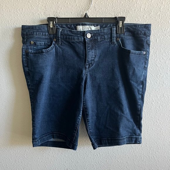 torrid Pants - Torrid Women's Dark Wash Denim Bermuda Shorts Size 18 Style 10101847